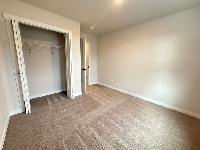 Building Photo - Brand New Stunning 5 Bed/3 Bath Home - Steven's Ranch