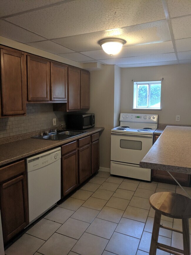 Building Photo - Cuddy