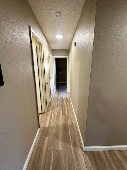 Building Photo - 1005 Waverly Dr