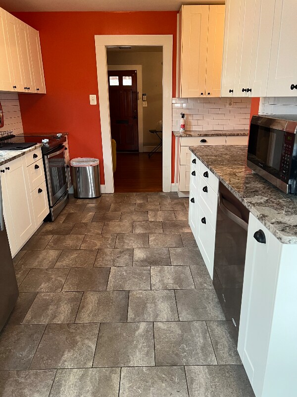 Building Photo - 454 Hanson Ave