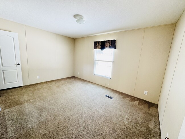 Building Photo - 116 Blissful Ct