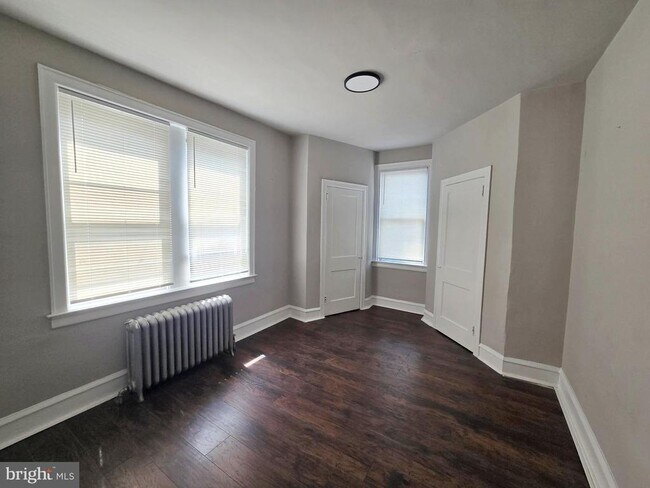 Building Photo - 204 W Duncannon Ave