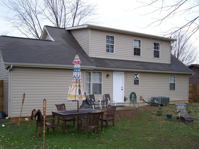 Building Photo - Charming 4-Bedroom Cape Cod Home in Knoxville