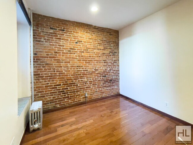 Building Photo - HURON STREET / Greenpoint Brooklyn / Spaci...