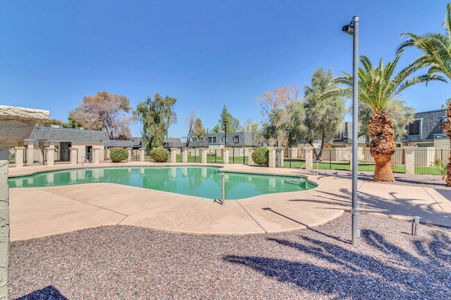 Building Photo - 8022 N 32nd Dr