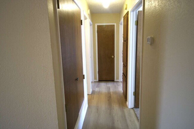 Building Photo - Beautifully updated 3/2/2 in the Meadows -Modern Updates & Flexible Living Space!