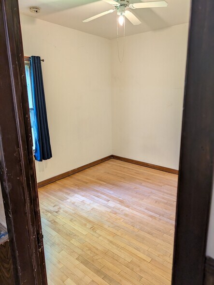 br - 2411 N Cramer St