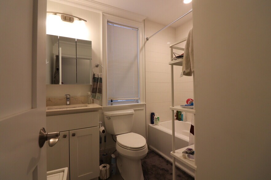 Building Photo - 140 Minden St