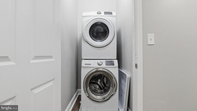 Building Photo - 917 N Gilmor St