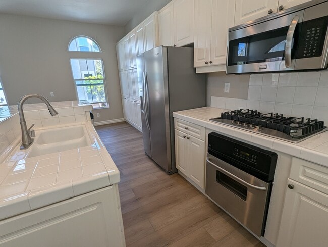 Building Photo - 211 Montana Del Lago Dr