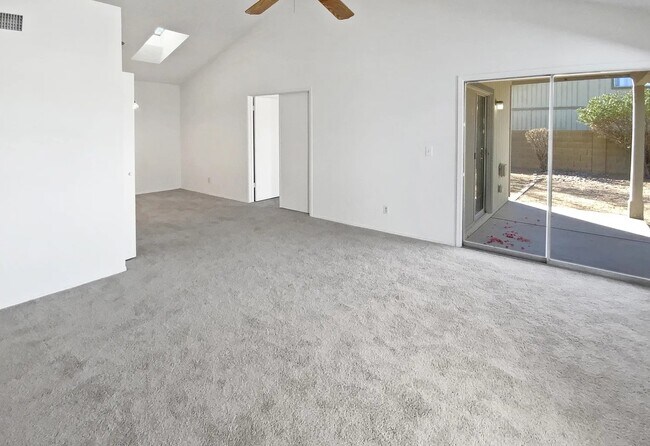 Building Photo - 11028 N 81st Dr