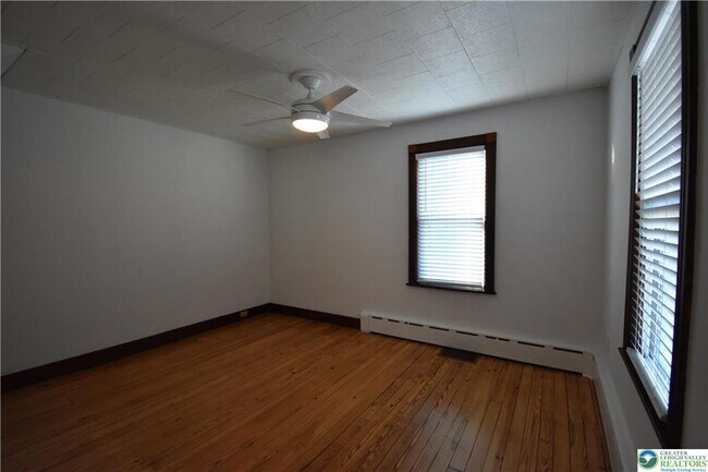 Building Photo - 204 N 9th St