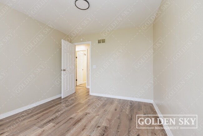 Building Photo - 3126 S Pershing Dr