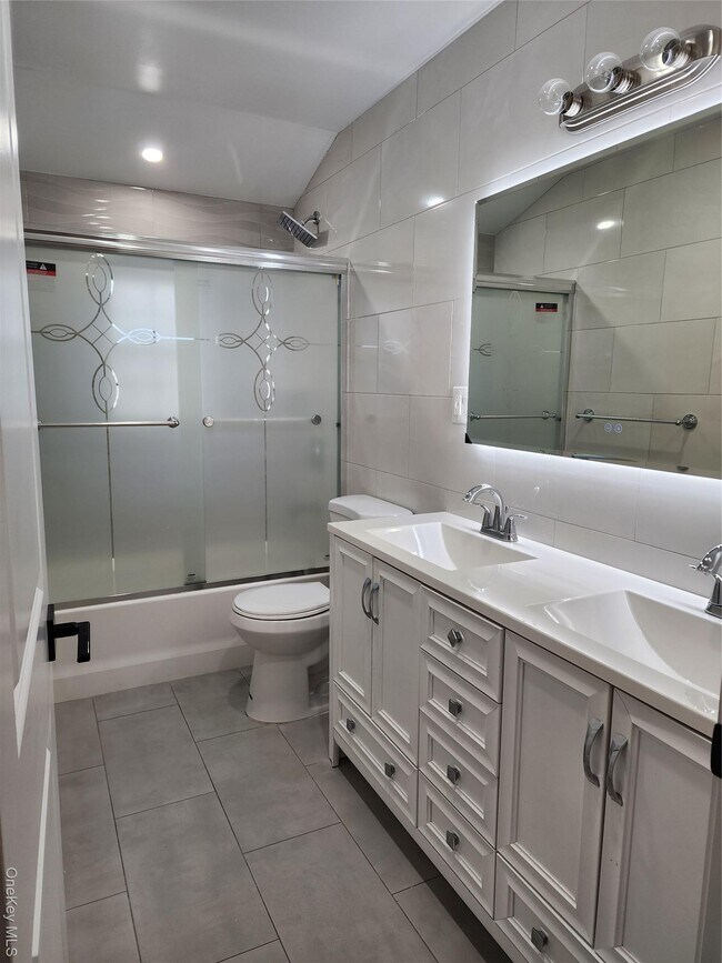 Building Photo - 115-42-11175 175th St