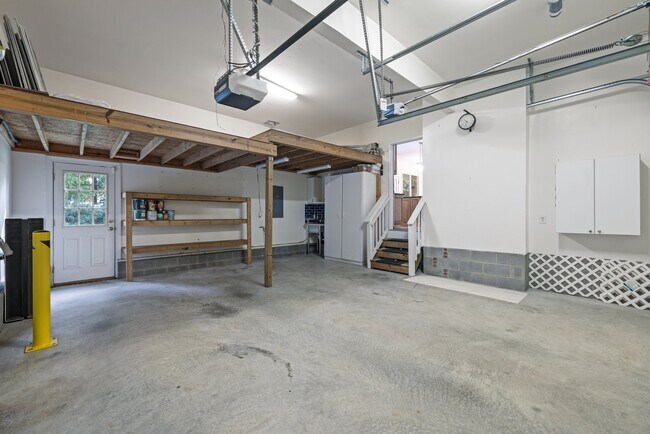 Building Photo - 2406 Flints Pond Cir