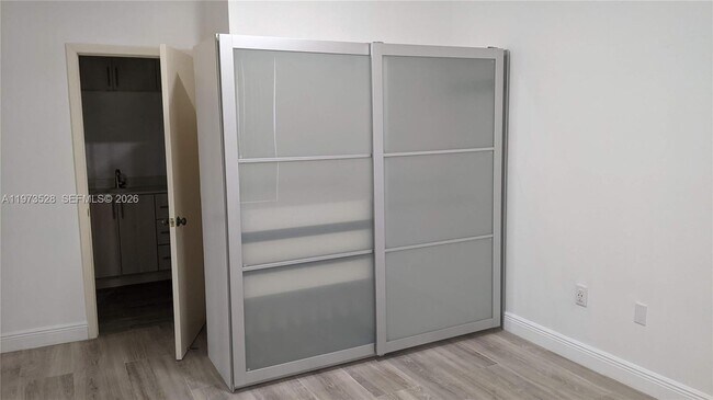 Building Photo - 15509 N Miami Lakeway