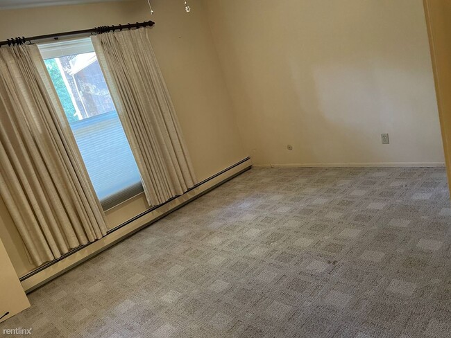 Building Photo - 2929 Sunnyside Dr