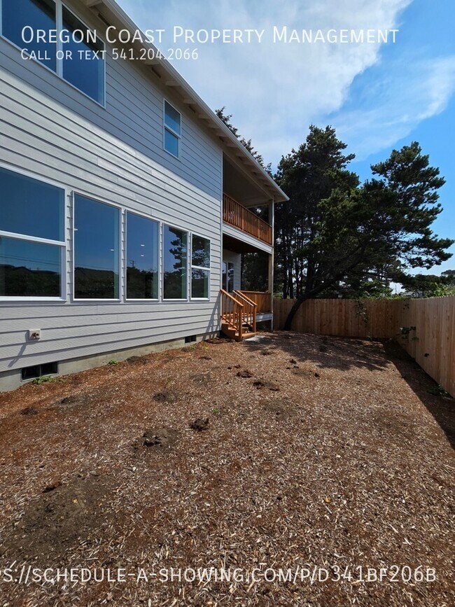 Building Photo - 2123 NW Jetty Ave