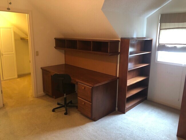 2nd floor Office - 120 Courtyard Ln