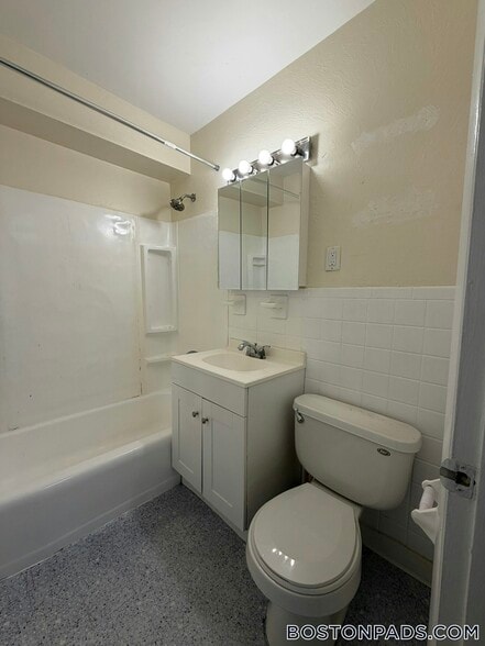 Building Photo - 18 Westgate Dr