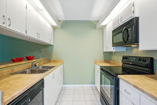 Building Photo - 622 6th Way