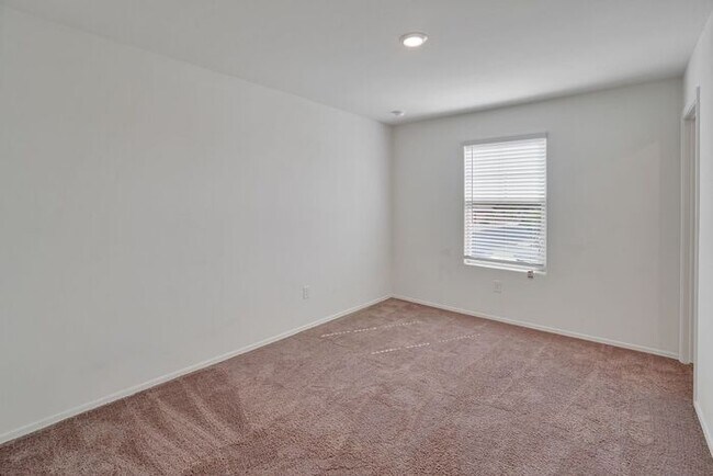 Building Photo - 4051 E Braddock Dr
