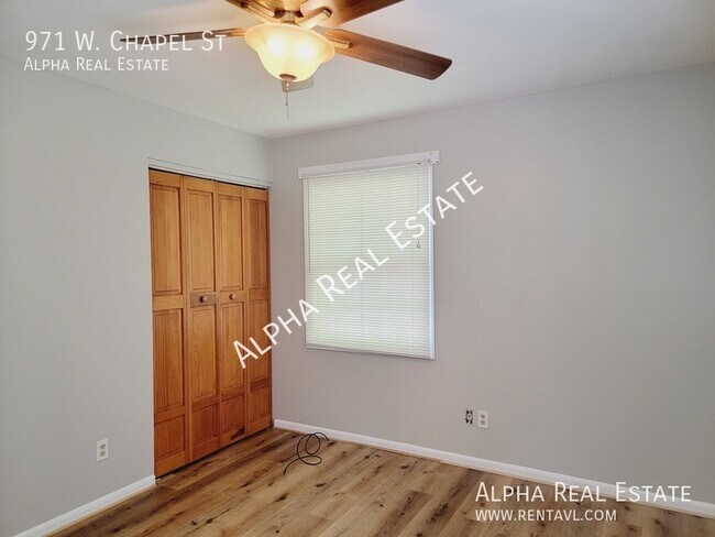 Building Photo - Pet friendly home with level fenced back y...