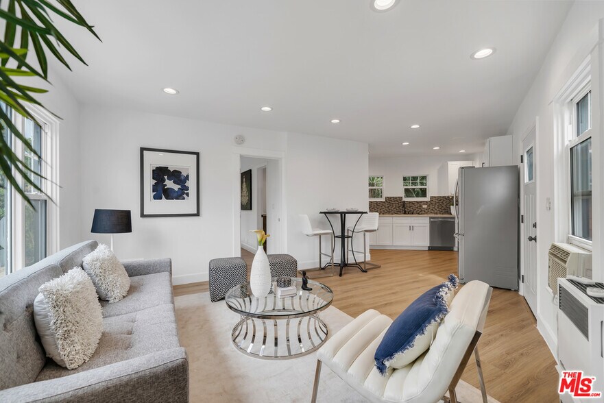 living room - 912 Sanborn Ave