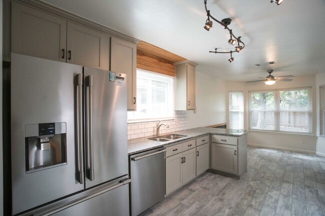 Building Photo - 1402 Green Terrace Dr