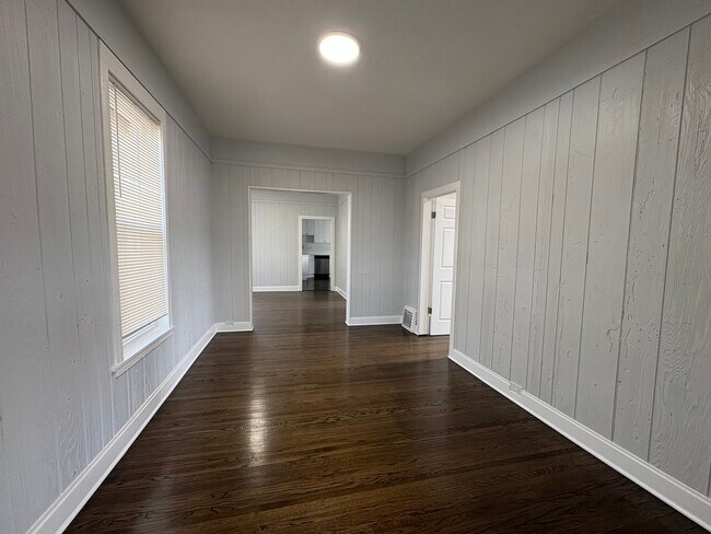 Building Photo - 307 Prairie Ave