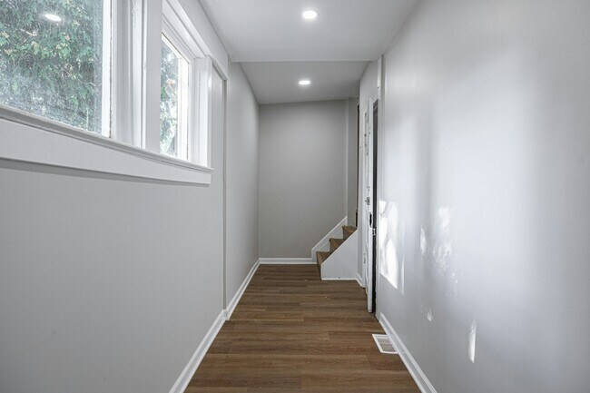 Building Photo - 3240 W 56th St
