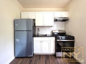 Building Photo - 2 bedroom in BAYSIDE NY 11361