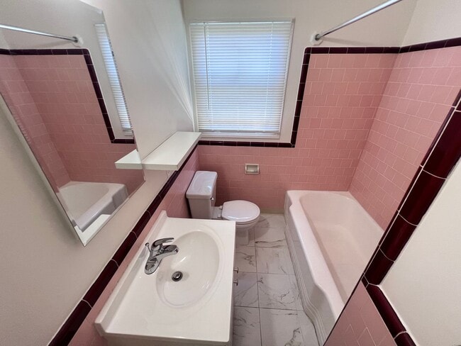 Building Photo - BRIGHT & SPACIOUS 1 BEDROOM/1 BATH AVAILABLE TO RENT IN HAYWARD!!!!