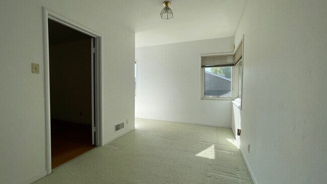 Building Photo - 2962 Gibbons Dr