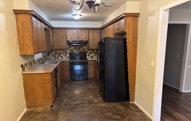 Building Photo - 3 bedroom 2 bath Edmond Duplex