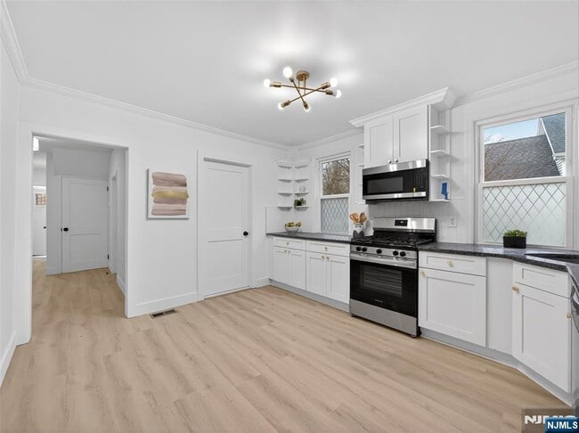 Building Photo - 114 Colony Ave