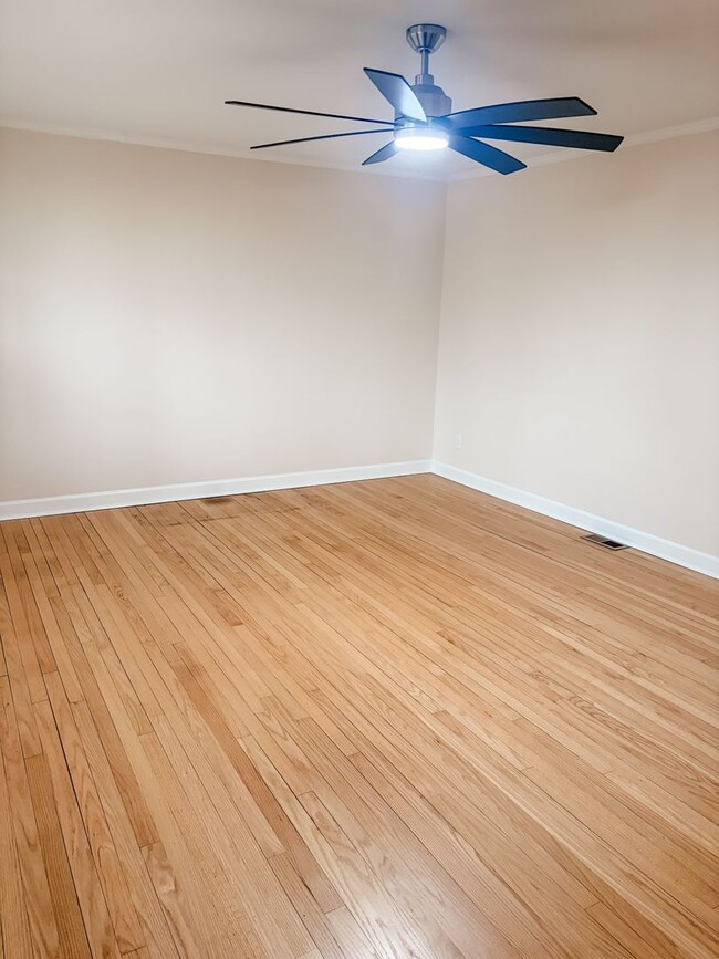 Building Photo - 609 E Chelly St