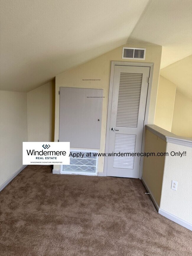 Building Photo - Absolute MUST See Condo In Immaculate Condition With Open Flowing Floor Plan!