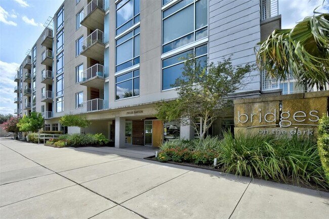 Building Photo - 210 Lee Barton Dr