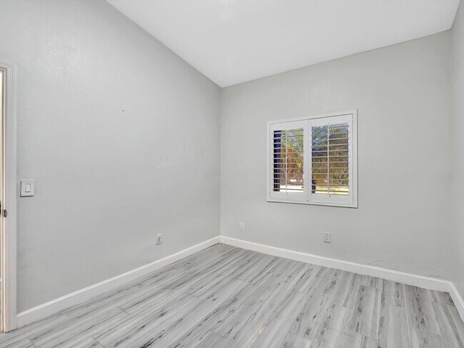 Building Photo - 4182 S Pine Island Rd