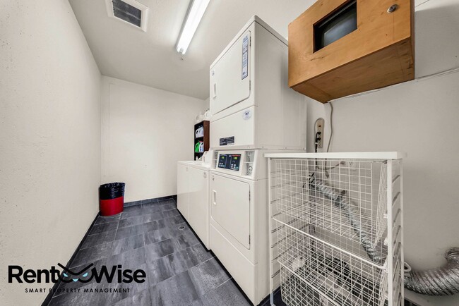 Building Photo - 68 McCoppin St