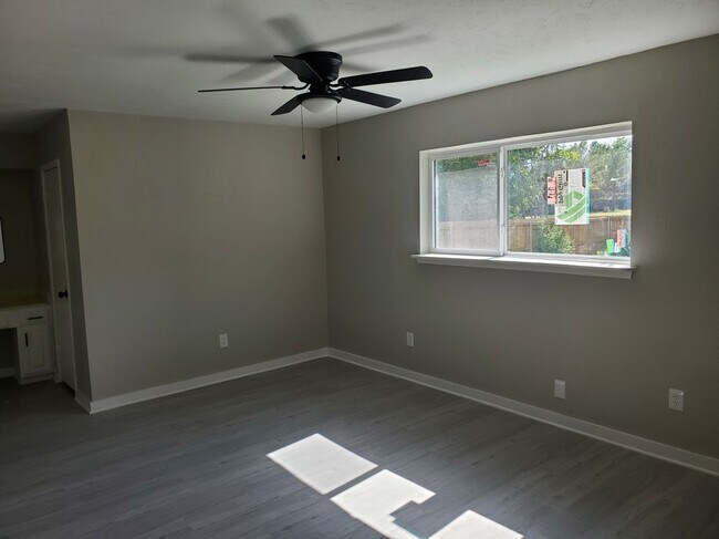 Building Photo - 3406 Doolittle Dr