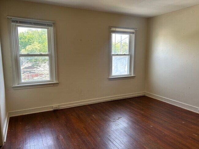 Building Photo - Updated 3 Bedroom, 1.5 Bath Rowhome