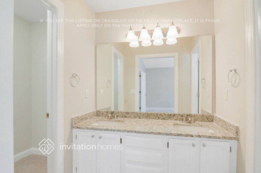 Building Photo - 601 Flicker Ct