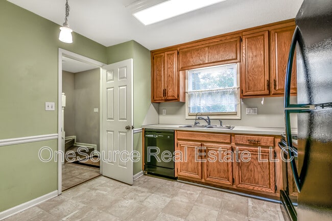 Building Photo - 1702 Twin Brooks Dr SE