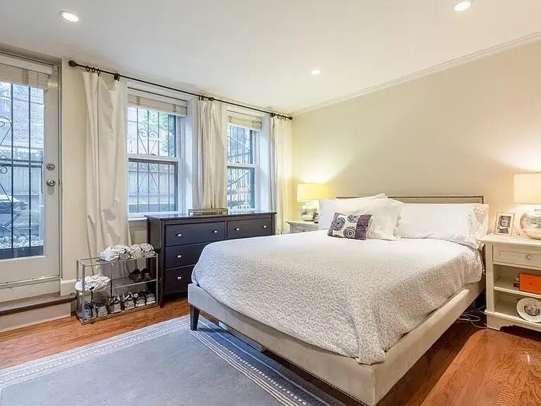 Primary Bedroom - 15 Lawrence St