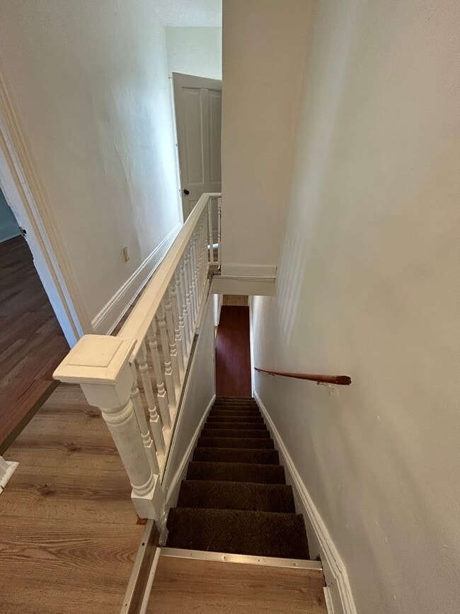 Building Photo - Nice 3 bedroom house big kitchen and Parking