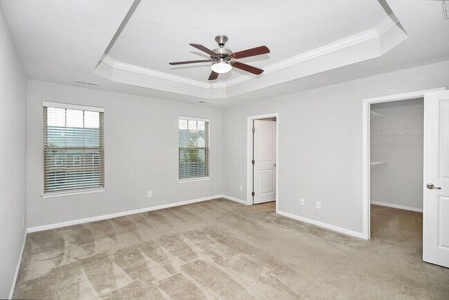 Building Photo - Stunning 3 Story 3BD/2+2HalfBA Townhome in...