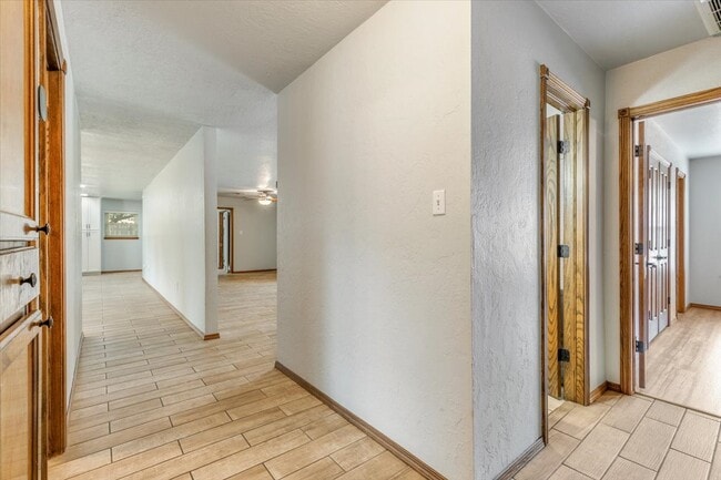 Building Photo - 2508 NE Turtle Creek Dr