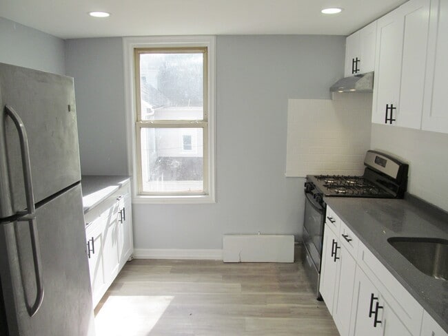 Building Photo - 11 Heckman St